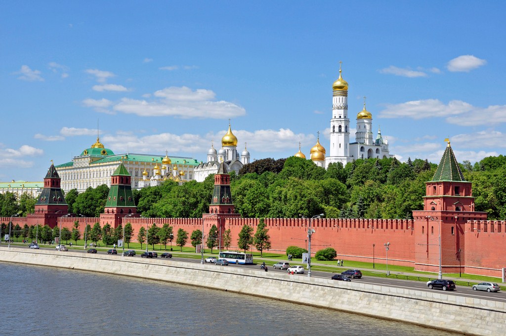 Отказавшись от стереотипов, мы решили увидеть настоящую Москву AD 2012